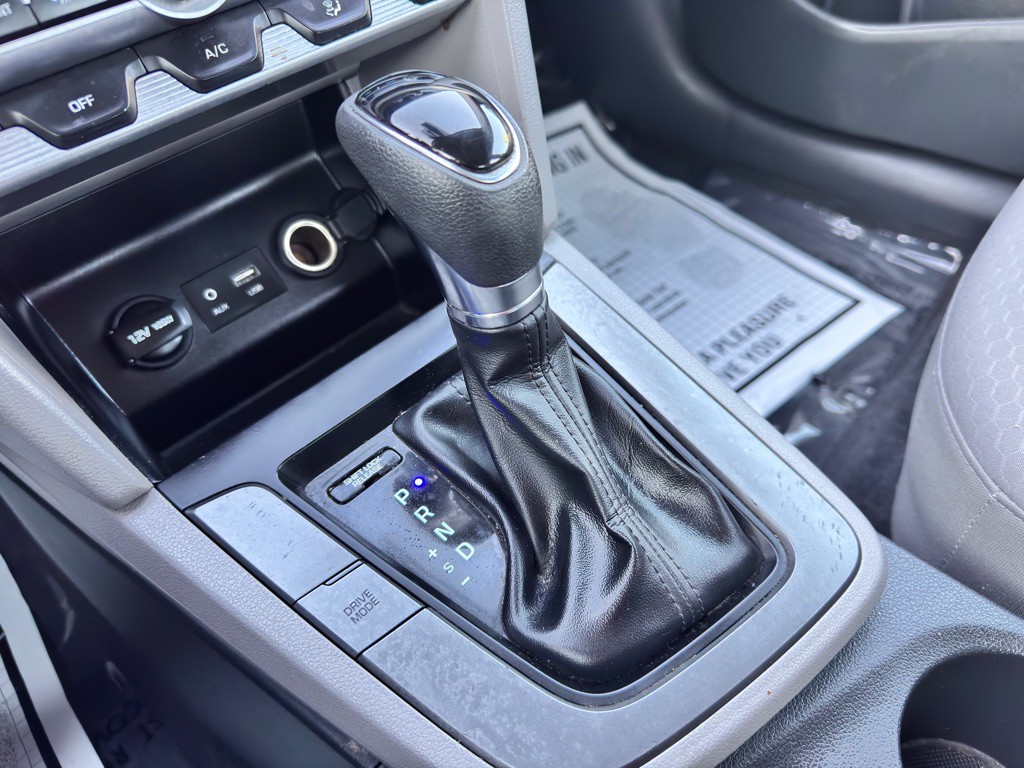 2020 Hyundai Elantra Image 28