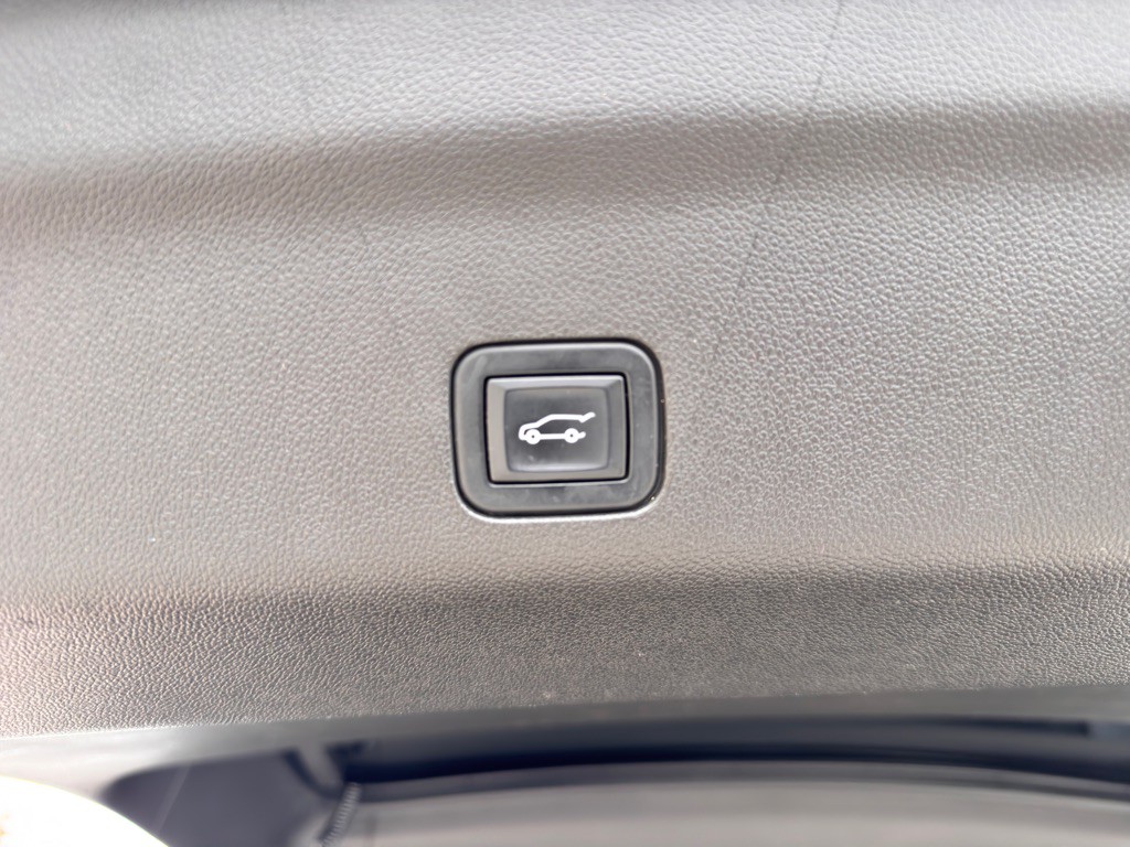 2022 GMC Yukon Image 42