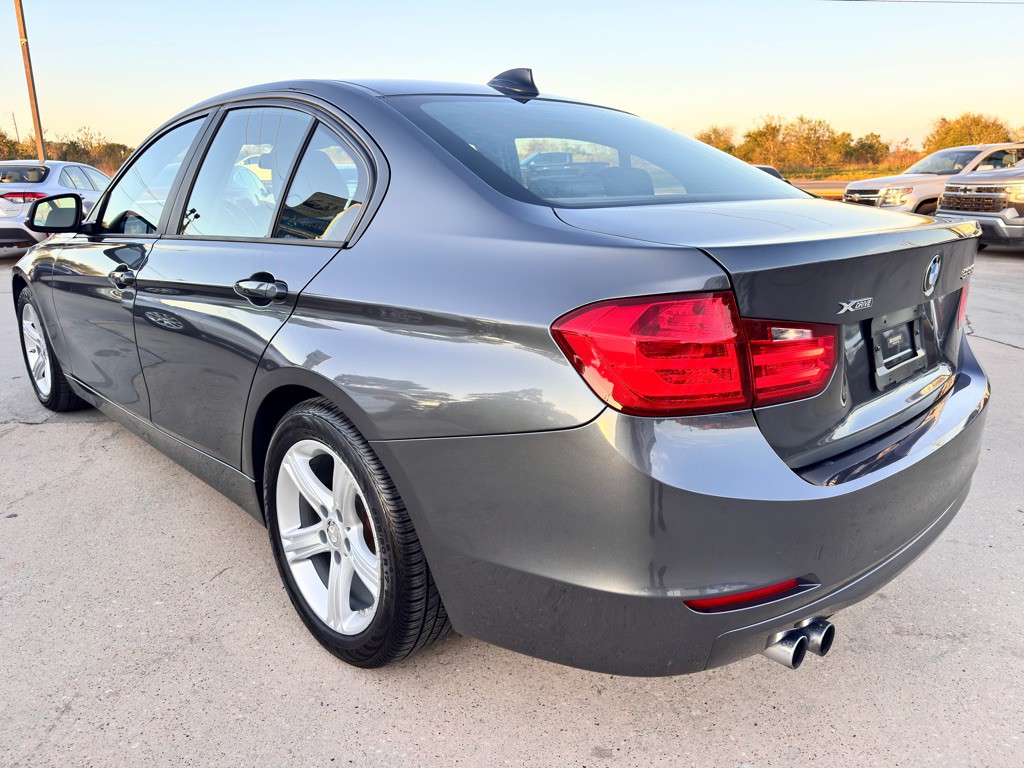 2015 BMW 3 Series Image 9