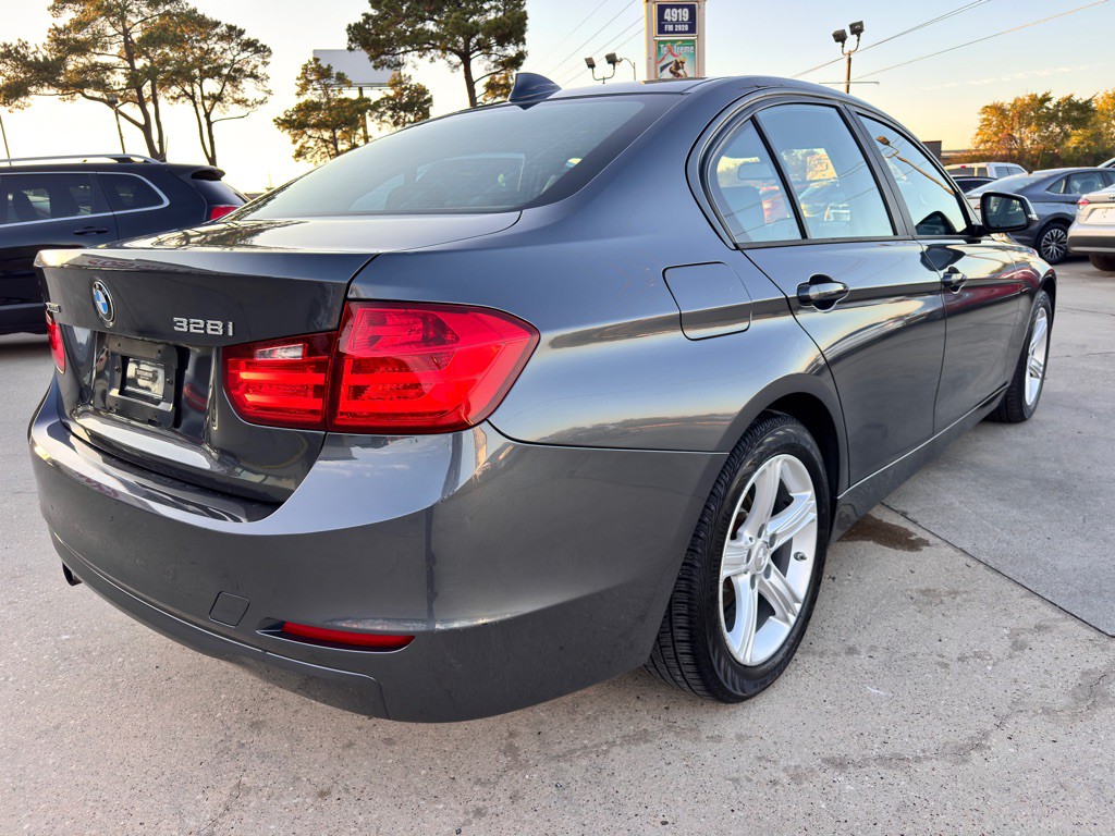 2015 BMW 3 Series Image 11