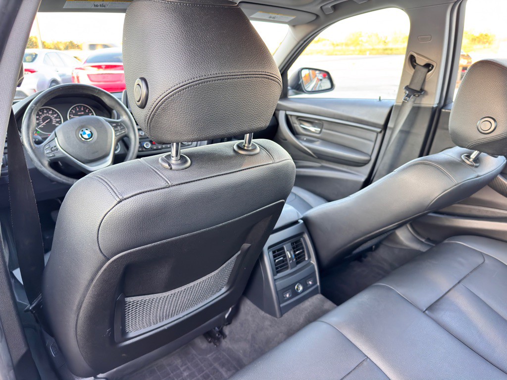 2015 BMW 3 Series Image 16