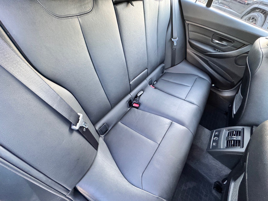 2015 BMW 3 Series Image 18