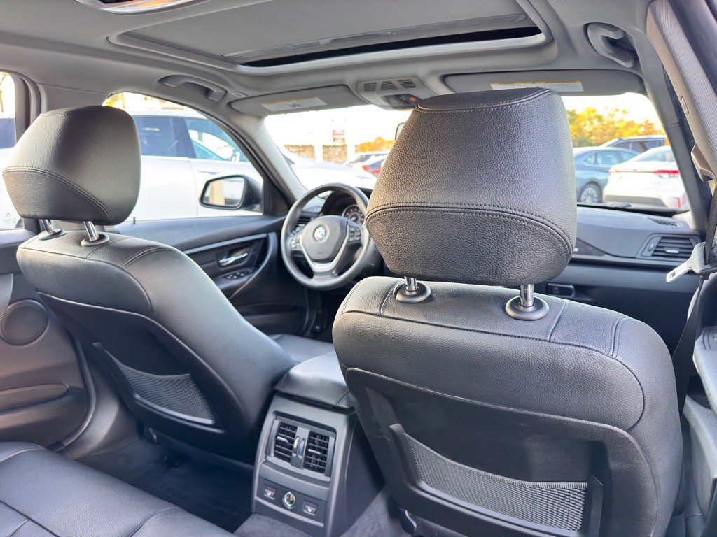 2015 BMW 3 Series Image 19