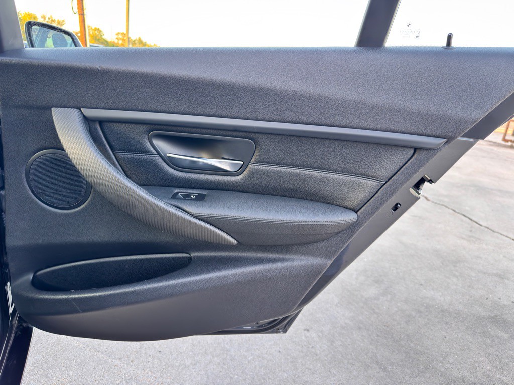 2015 BMW 3 Series Image 20