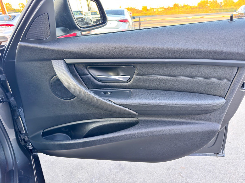 2015 BMW 3 Series Image 23
