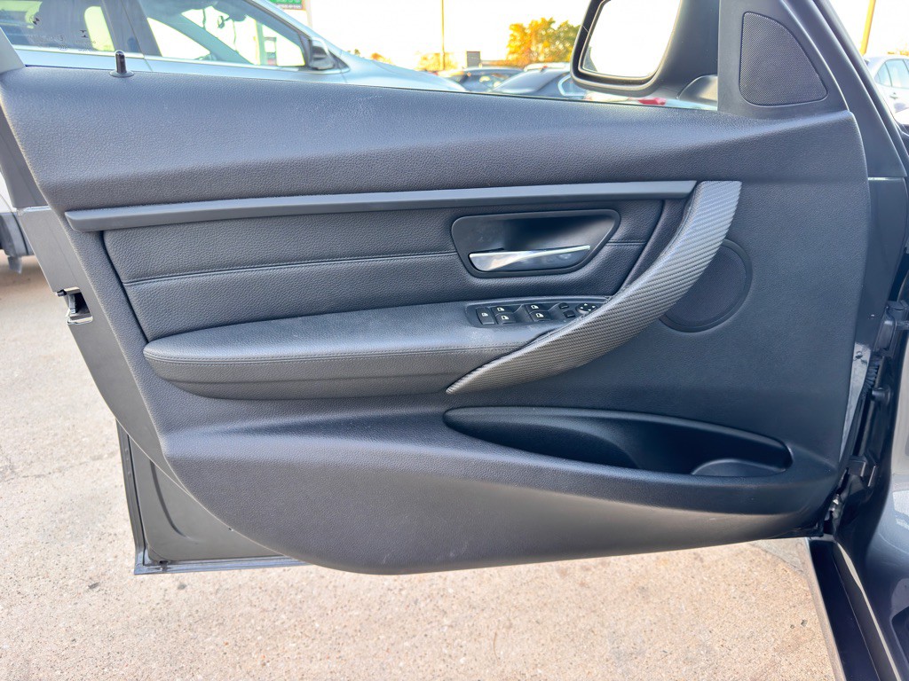 2015 BMW 3 Series Image 26