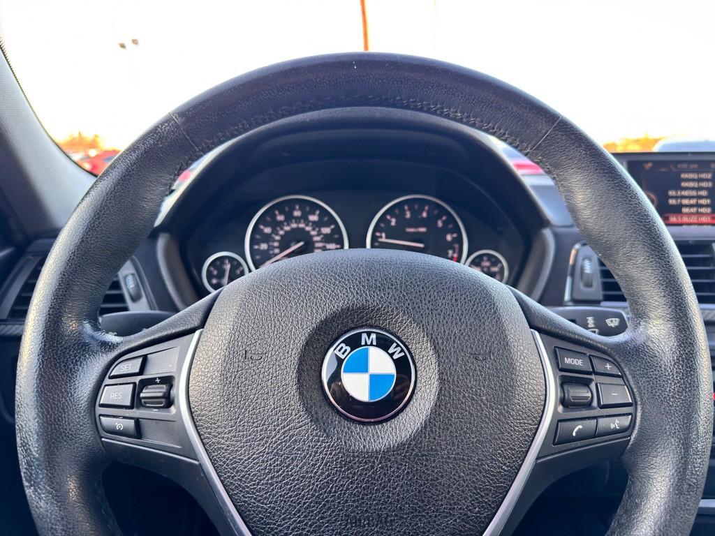 2015 BMW 3 Series Image 27