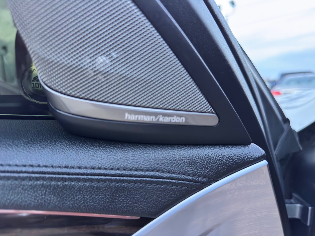 2017 BMW 5 Series Image 27