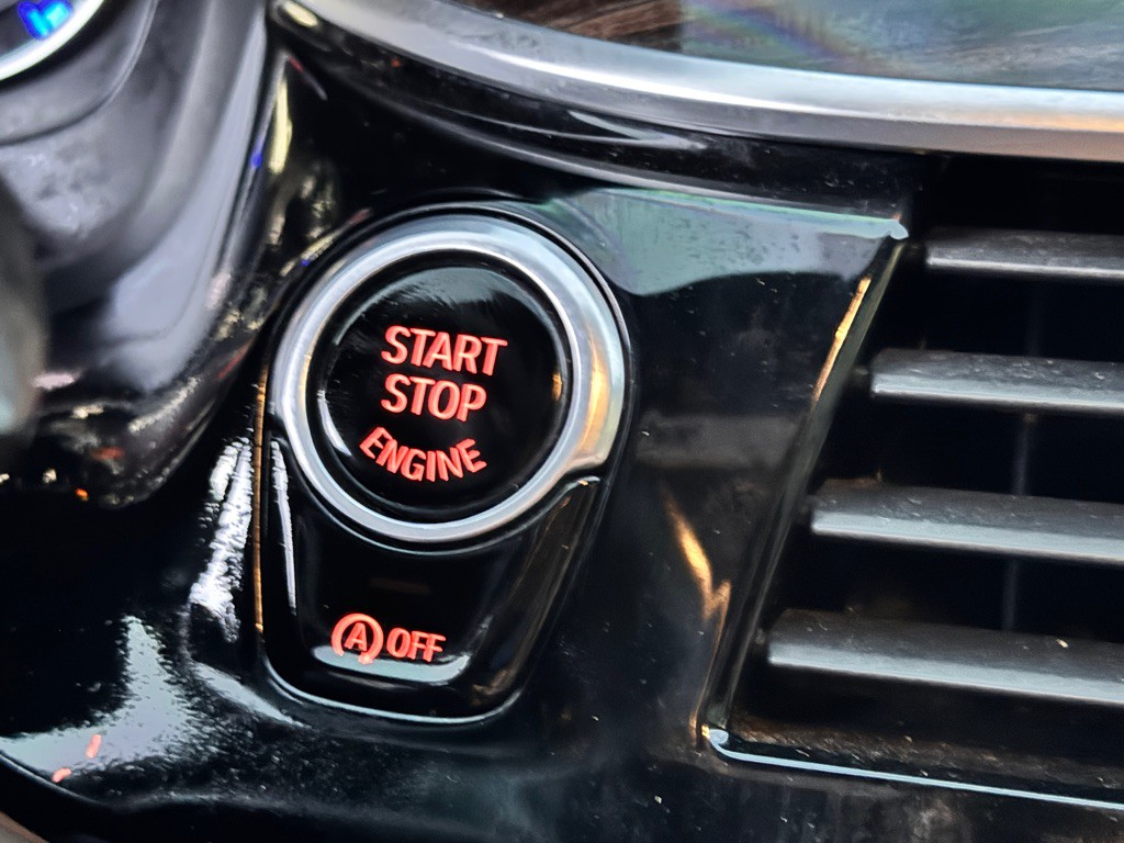 2017 BMW 5 Series Image 32