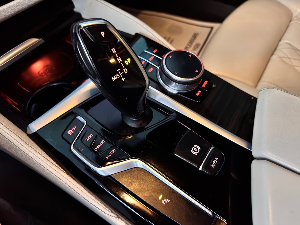 2017 BMW 5 Series Image 33