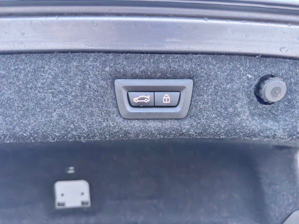 2017 BMW 5 Series Image 38