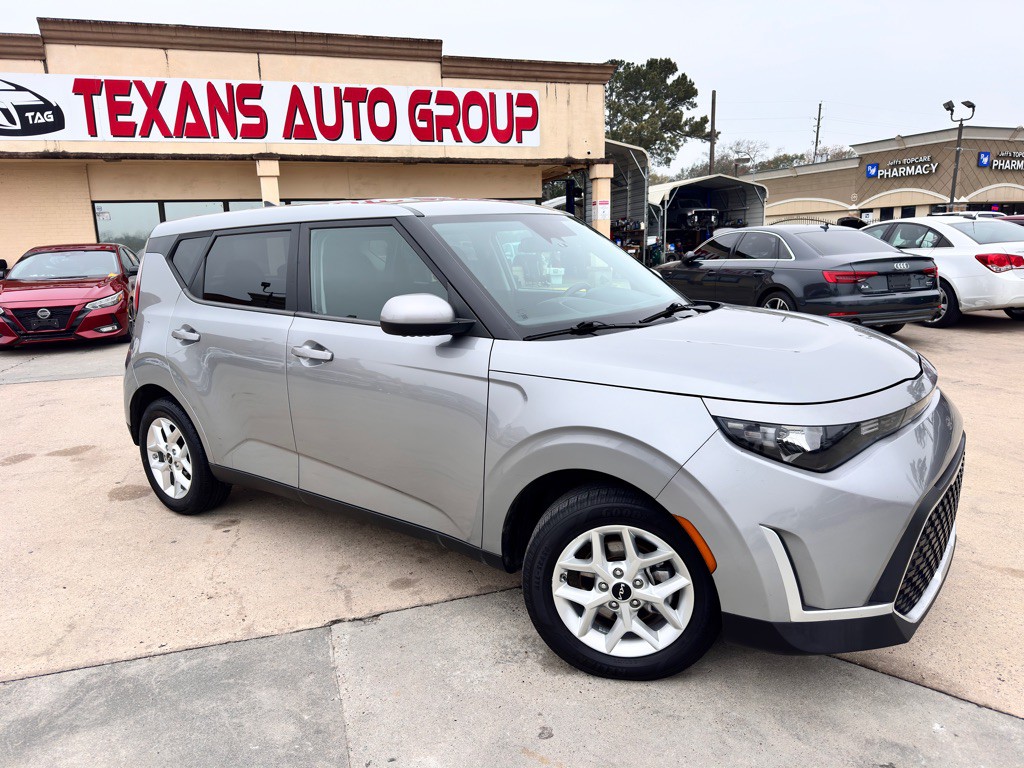 2023 Kia Soul Image 2