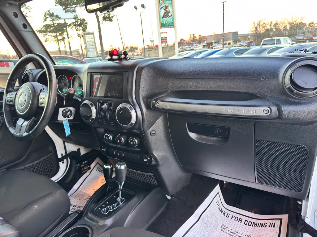 2017 Jeep Wrangler Image 17