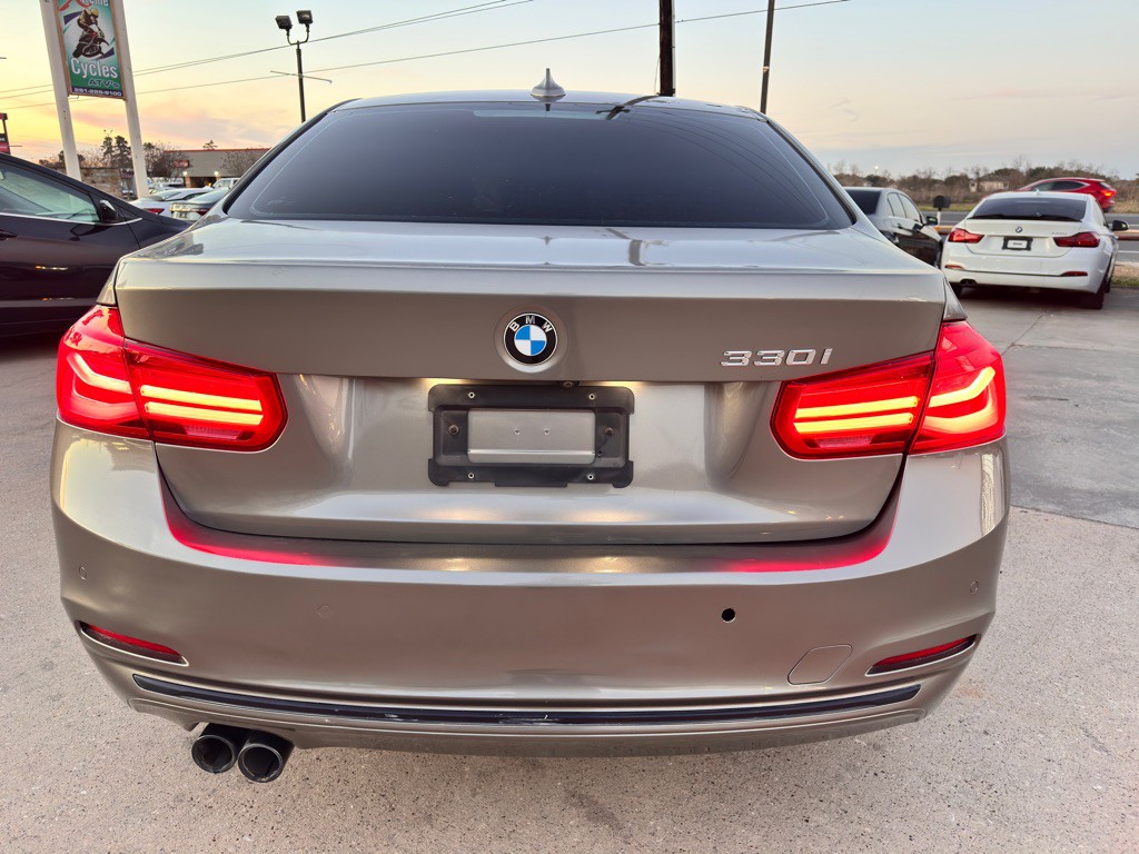 2018 BMW 3 Series Image 10