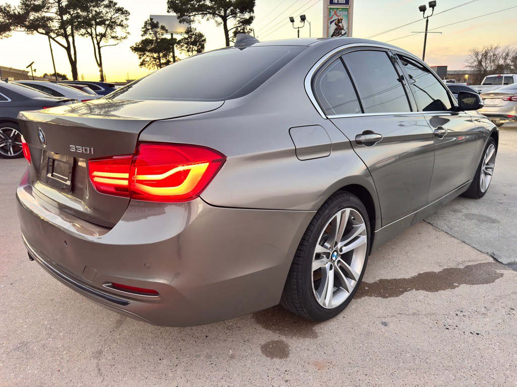 2018 BMW 3 Series Image 11