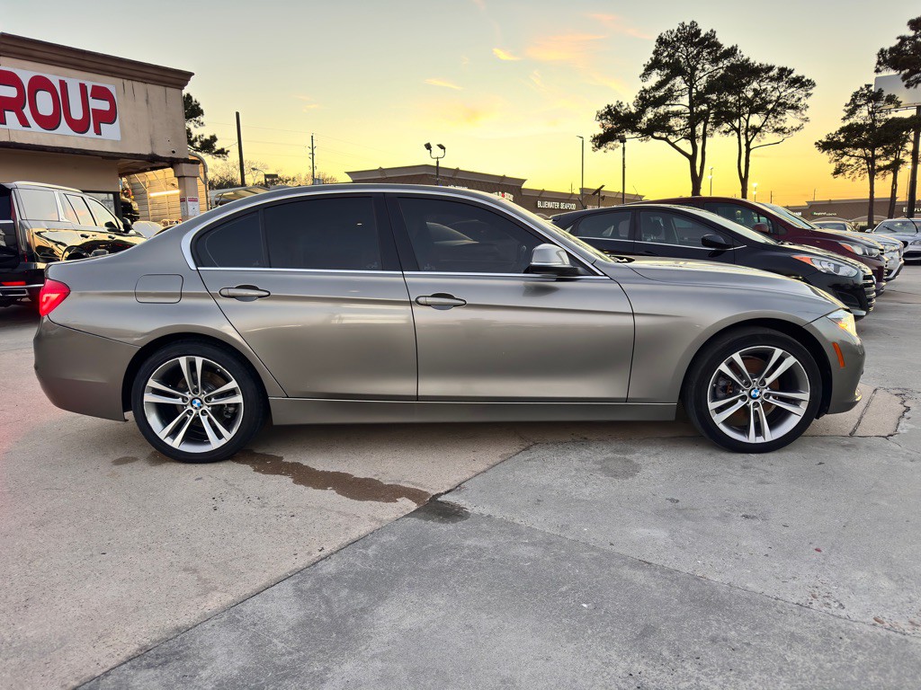 2018 BMW 3 Series Image 12