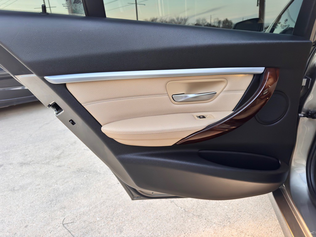 2018 BMW 3 Series Image 16