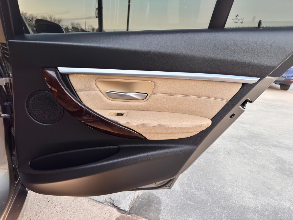 2018 BMW 3 Series Image 18