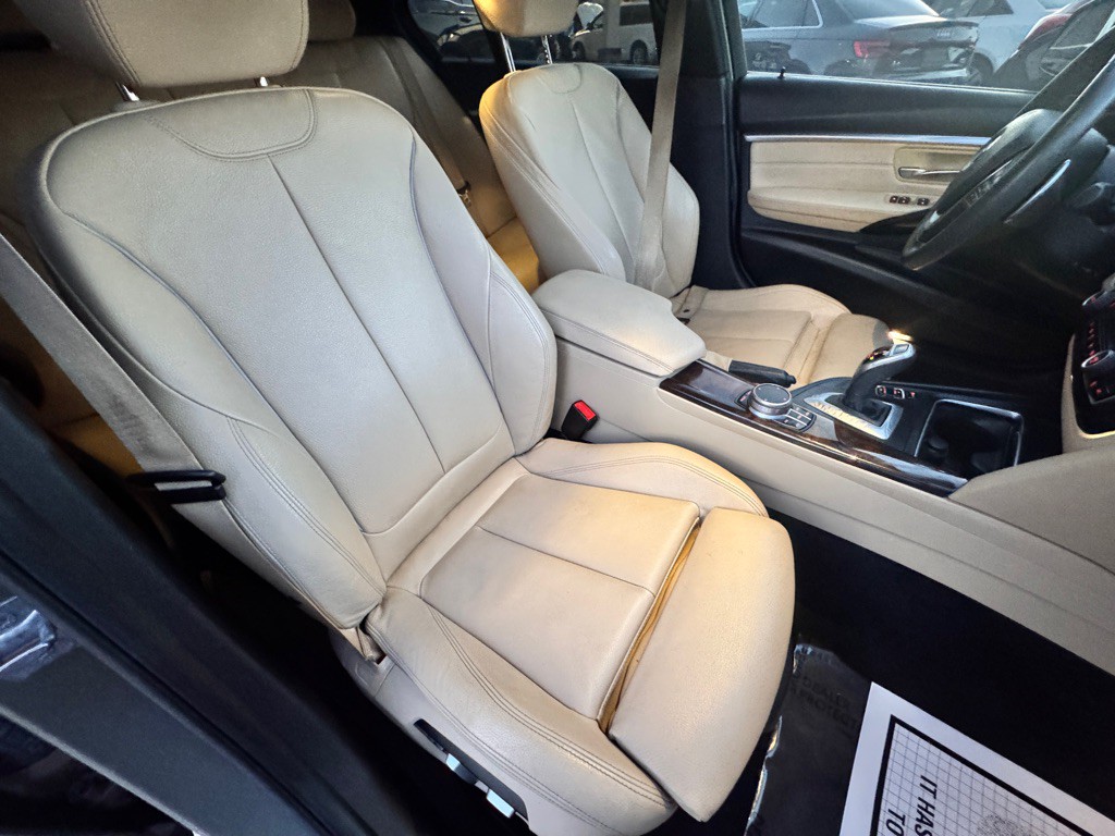 2018 BMW 3 Series Image 19