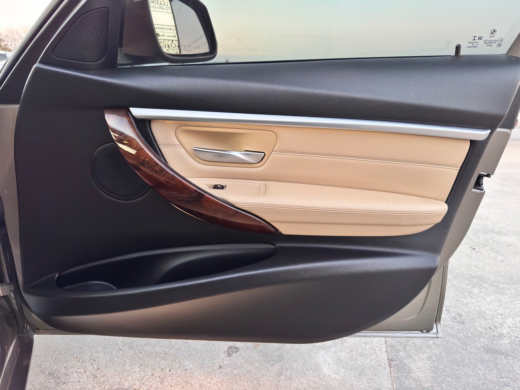 2018 BMW 3 Series Image 21