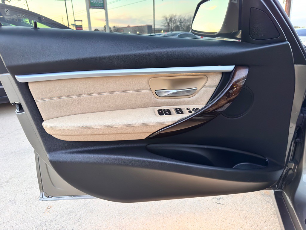 2018 BMW 3 Series Image 24