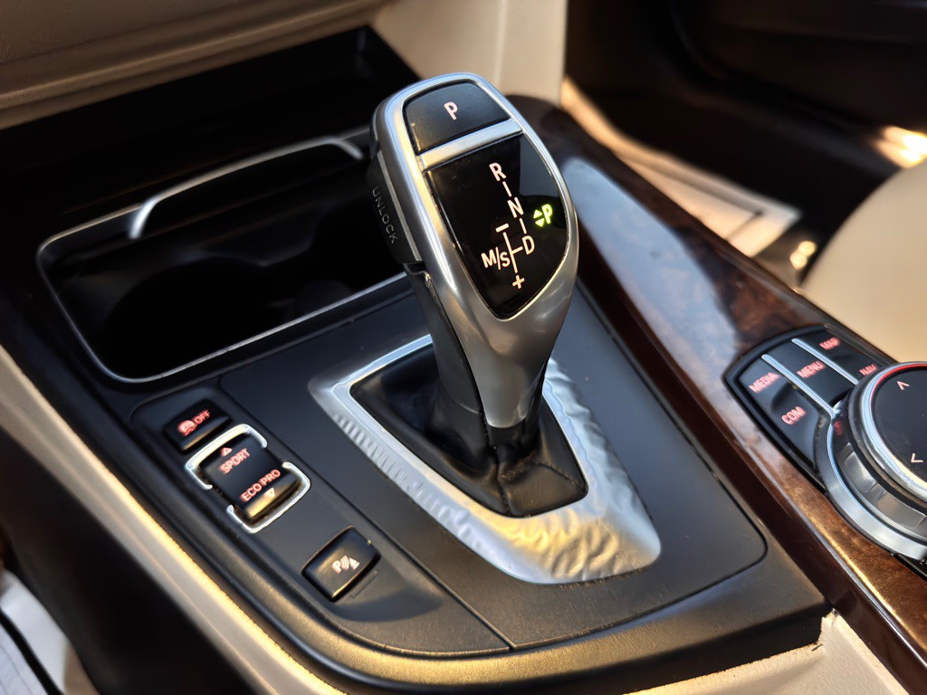 2018 BMW 3 Series Image 28