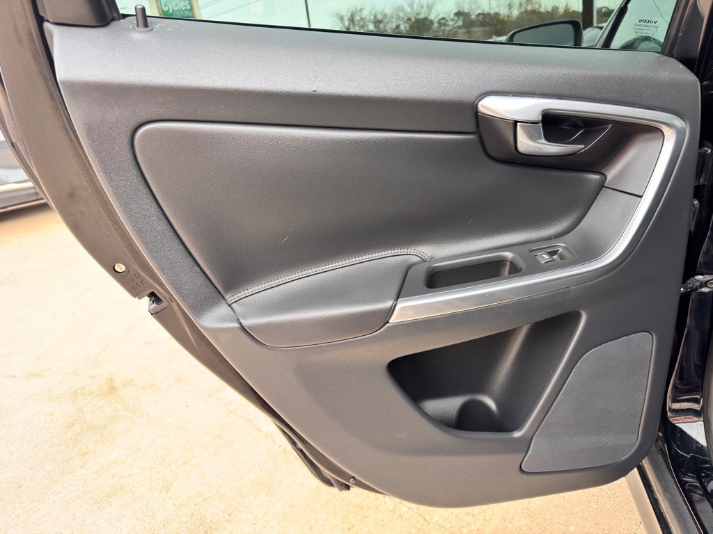 2015 Volvo XC60 Image 15