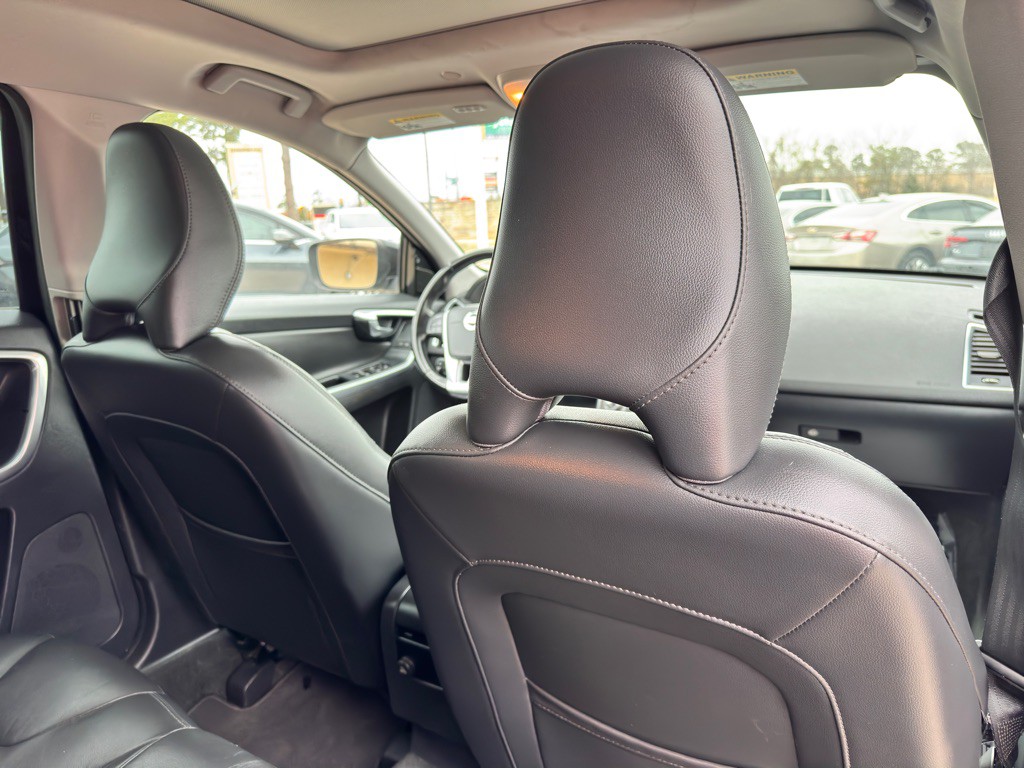 2015 Volvo XC60 Image 17