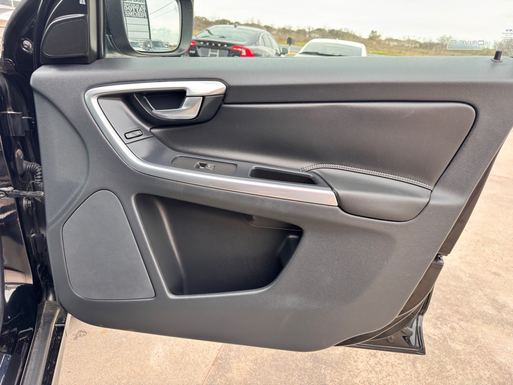 2015 Volvo XC60 Image 21