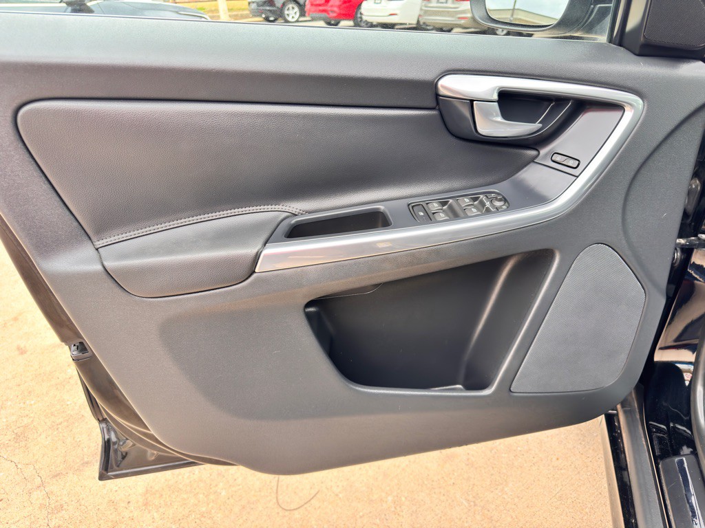 2015 Volvo XC60 Image 24