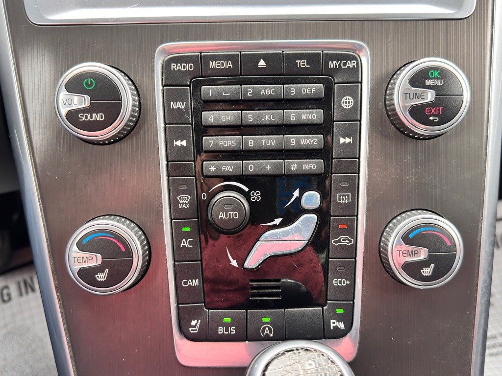 2015 Volvo XC60 Image 28