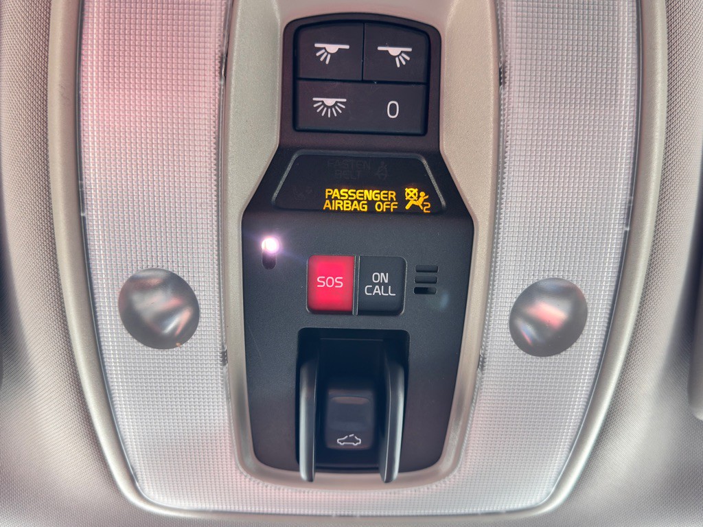 2015 Volvo XC60 Image 32