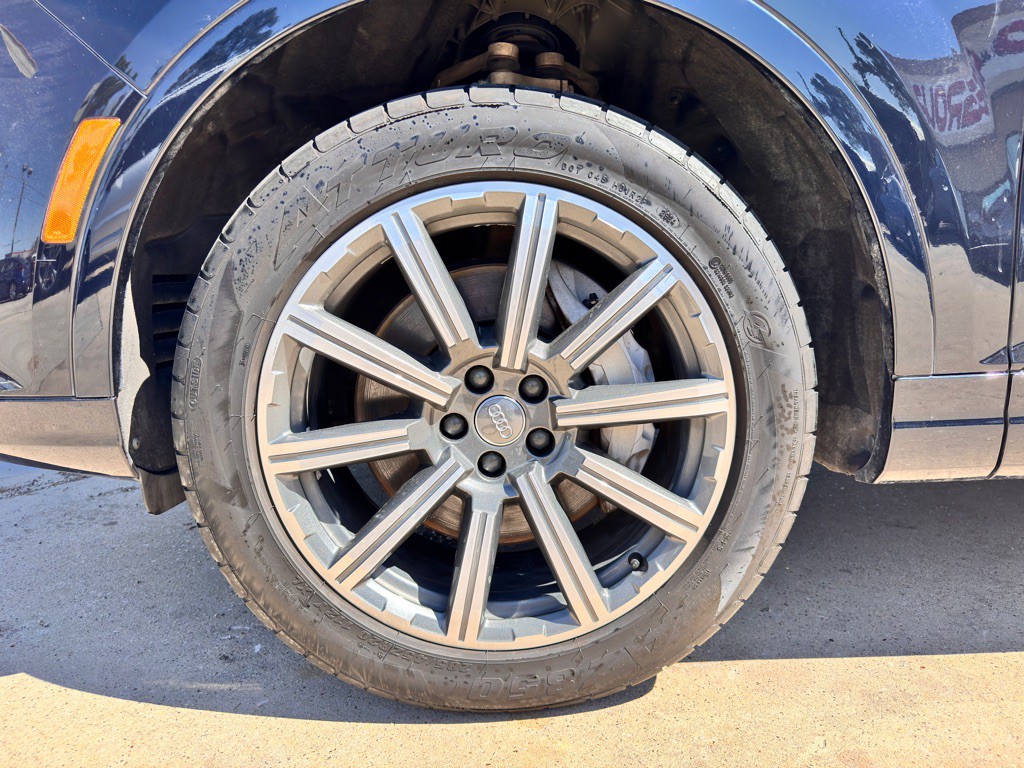 2017 Audi Q7 Image 12