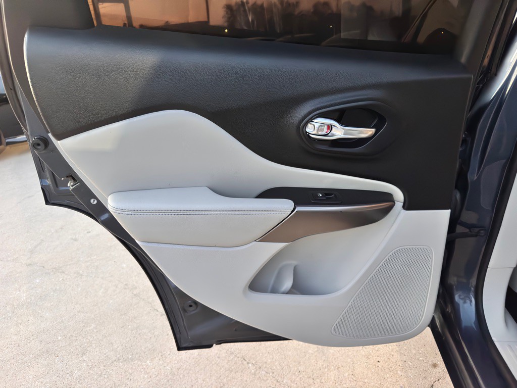 2020 Jeep Cherokee Image 15