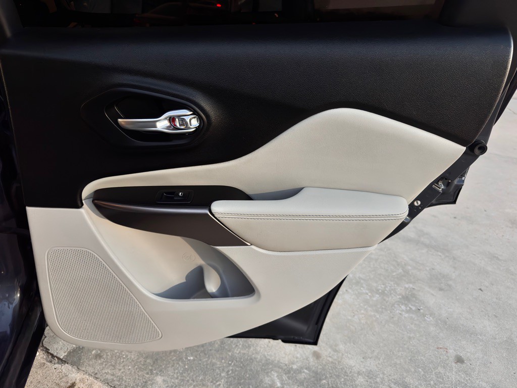 2020 Jeep Cherokee Image 18