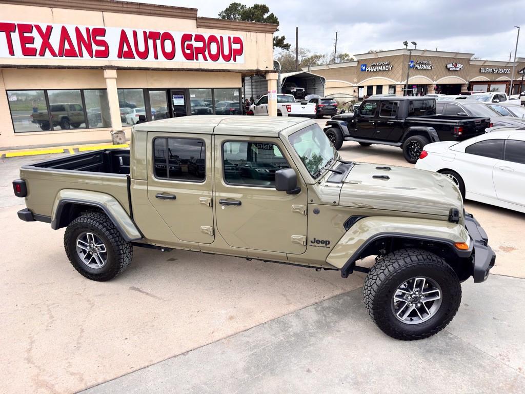 2025 Jeep Gladiator Image 3