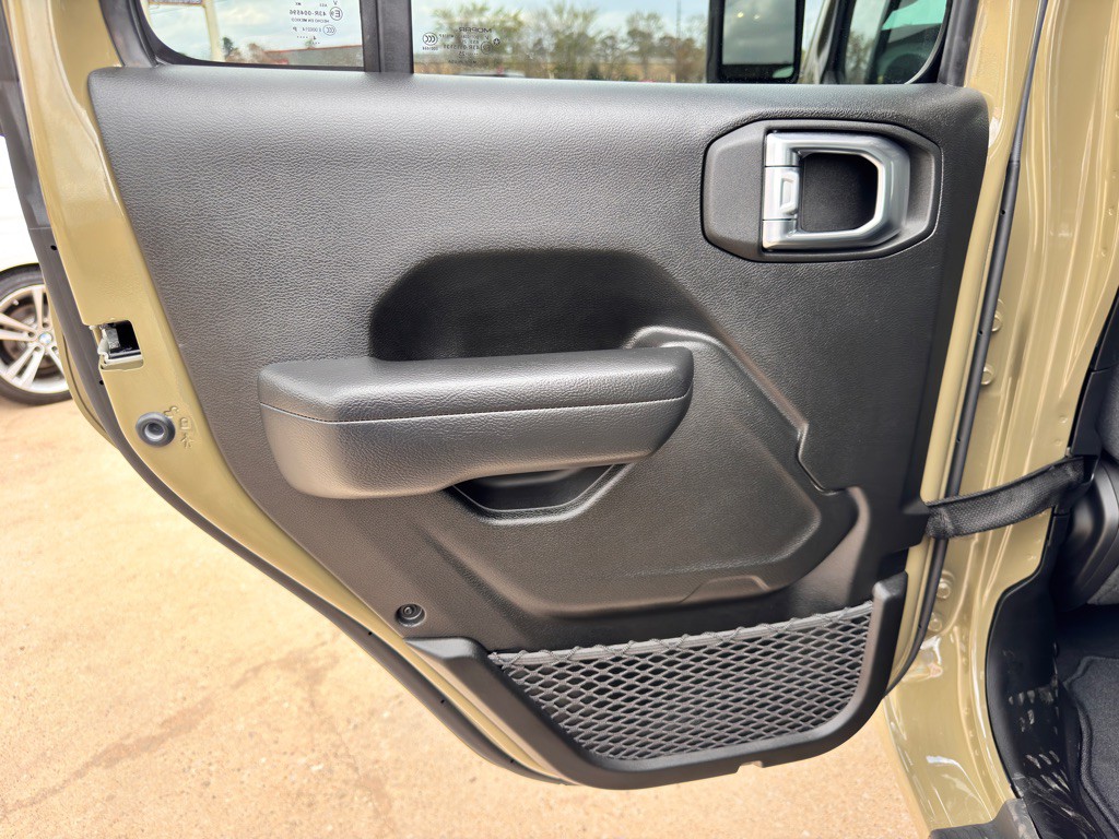 2025 Jeep Gladiator Image 16