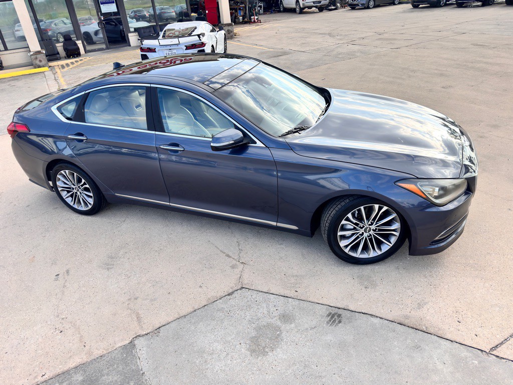 2015 Hyundai Genesis Image 3