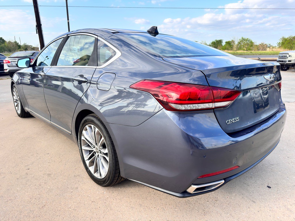 2015 Hyundai Genesis Image 9