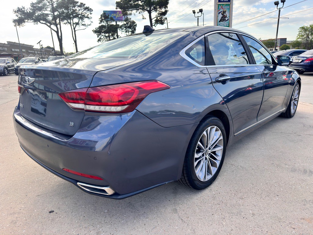 2015 Hyundai Genesis Image 10