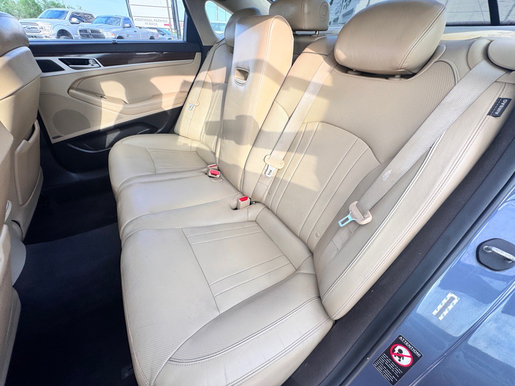 2015 Hyundai Genesis Image 14