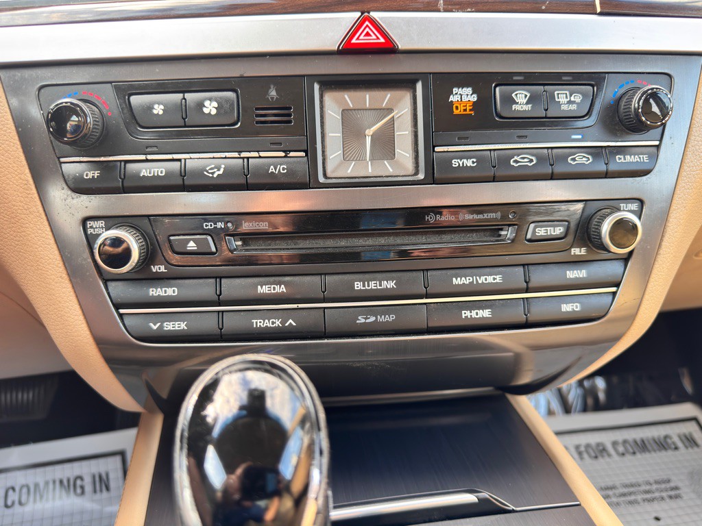 2015 Hyundai Genesis Image 29