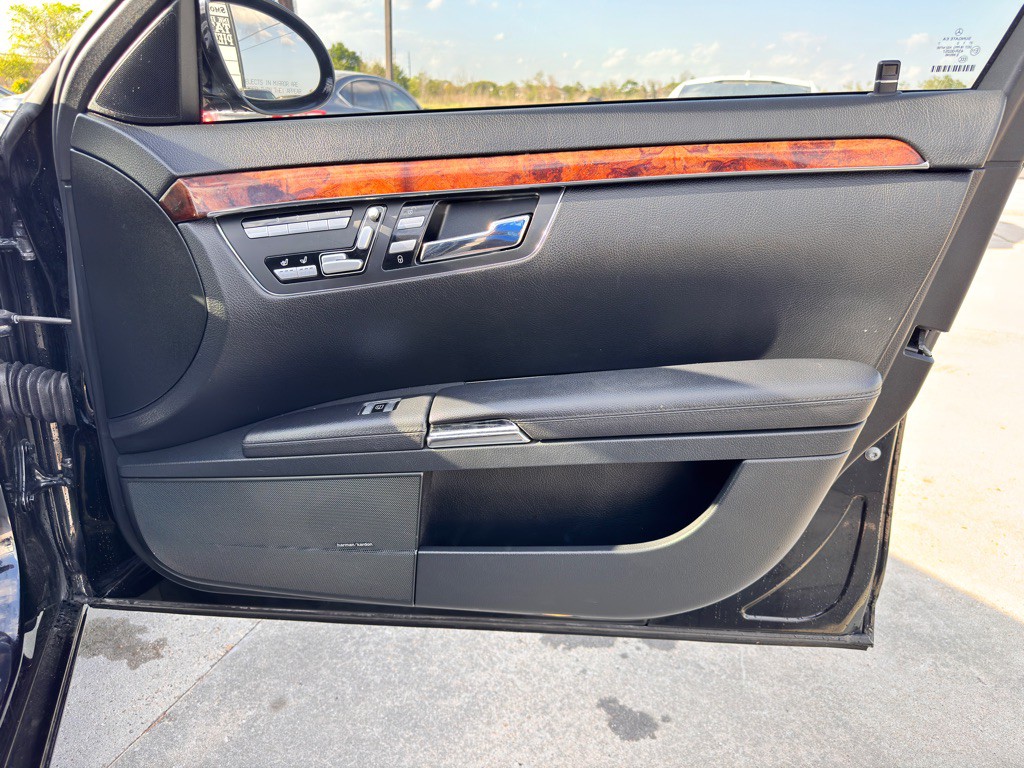 2008 Mercedes-Benz S-Class Image 21