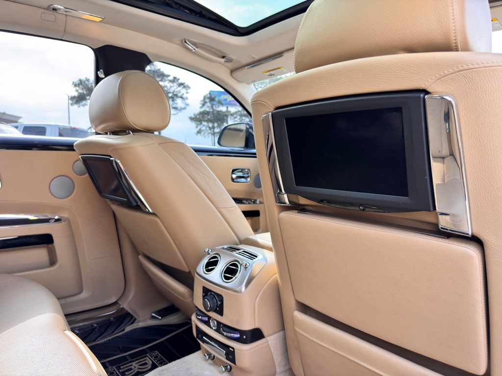 2014 Rolls-Royce Ghost Image 34