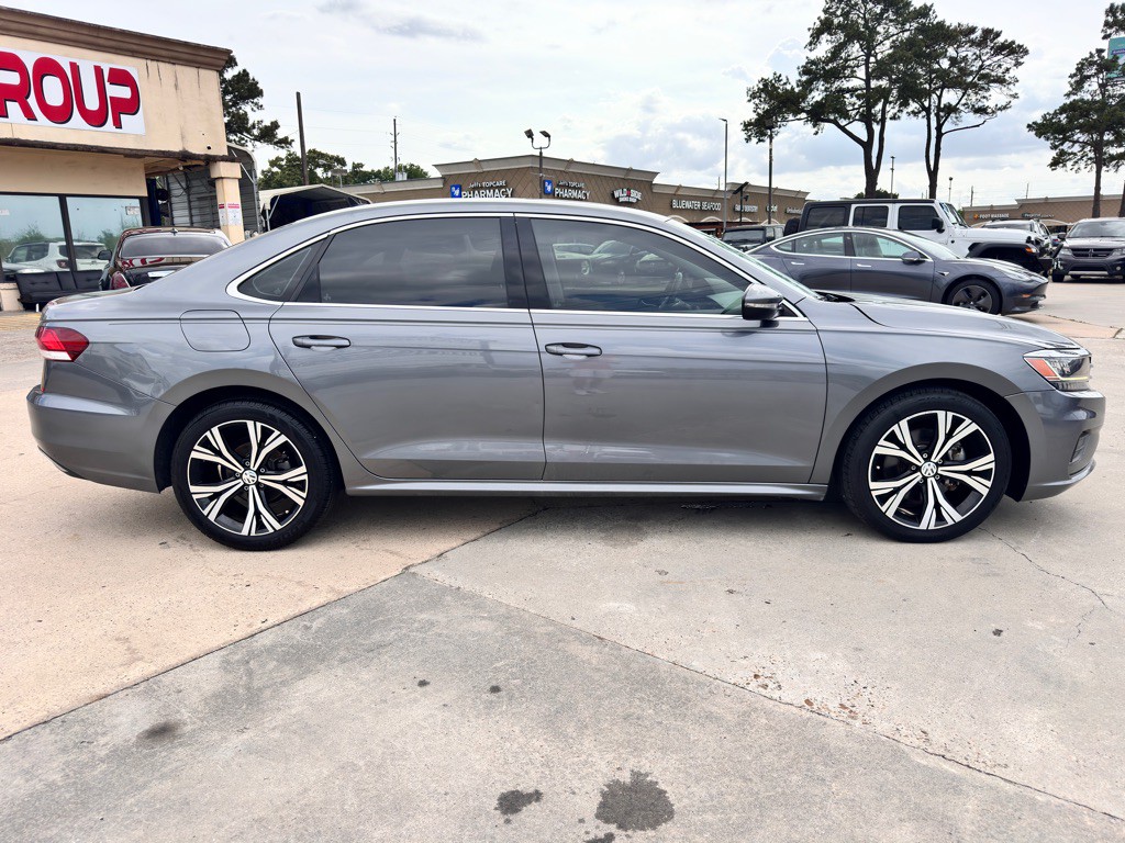 2021 Volkswagen Passat Image 11
