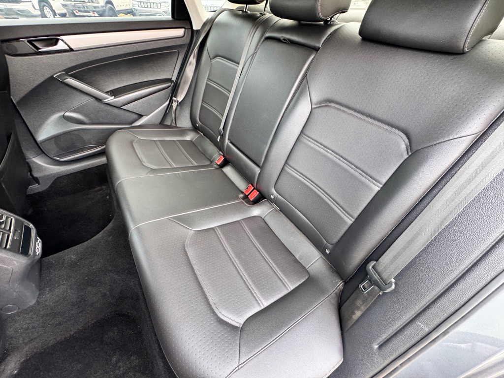 2021 Volkswagen Passat Image 13