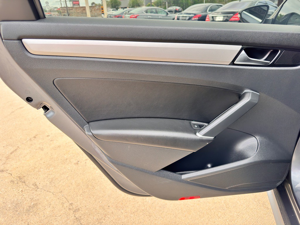 2021 Volkswagen Passat Image 15