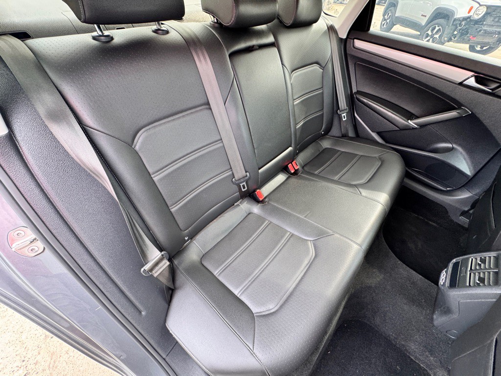 2021 Volkswagen Passat Image 16