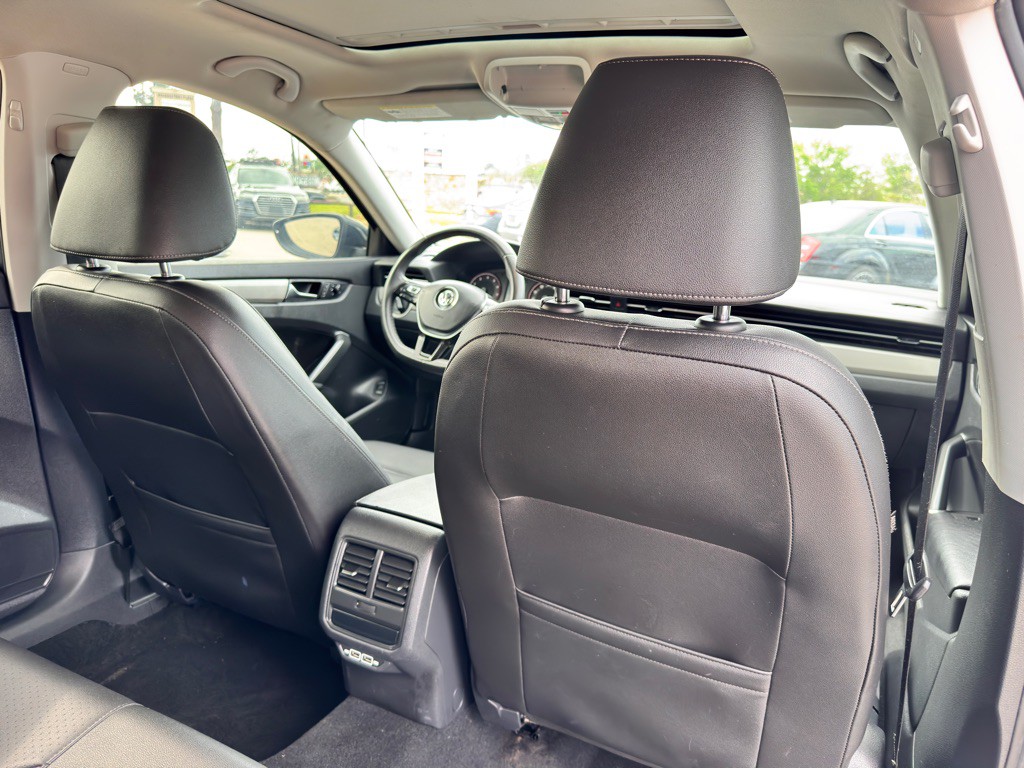 2021 Volkswagen Passat Image 17