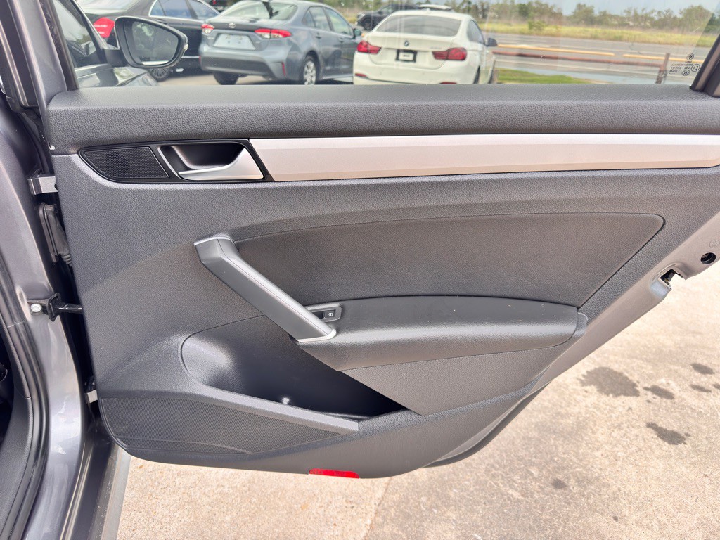 2021 Volkswagen Passat Image 18